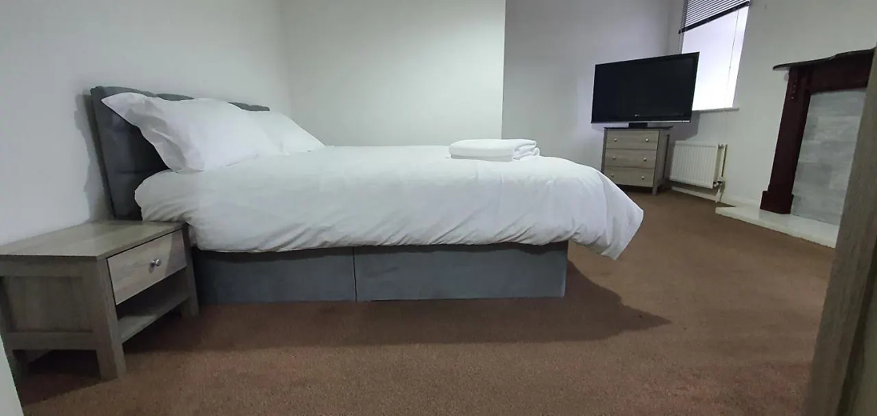 Guest house 24Hr Self Check In Apartment Central Barnsley