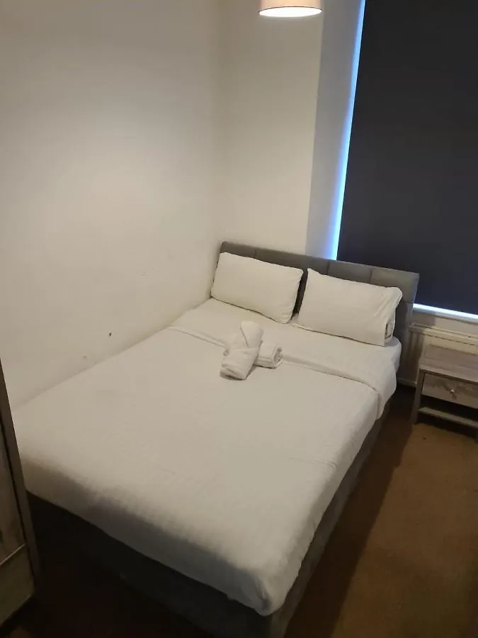Guest house 24Hr Self Check In Apartment Central Barnsley
